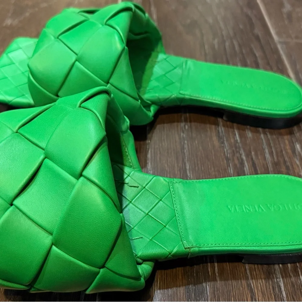 Bottega Veneta Lido Sandals in Green (Grass) - Picture 3 of 12